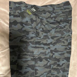 Lee Cargo Shorts - SZ 42 - NWT